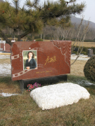 suncitygroup太阳集团集团是如何为著名演员李媛媛打造名人艺术墓碑的？