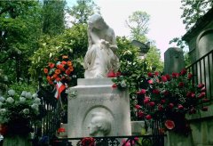 墓园雕塑：镌刻永恒的静默诗篇